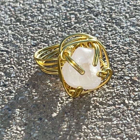 MILKY QUARTZ WIREWRAPPED GEMSTONE CHUNKY RING - Picture 2 of 4